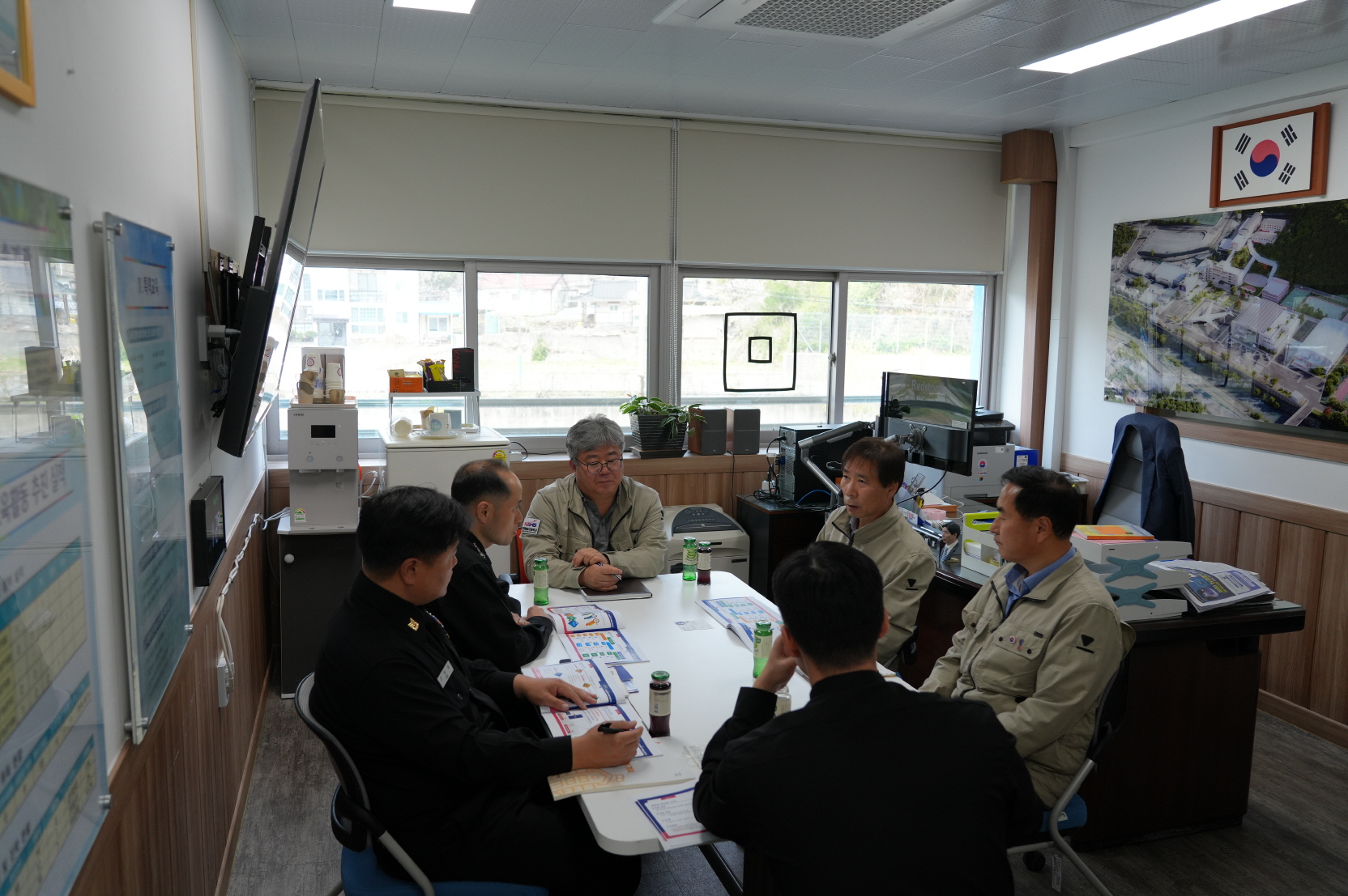 해군사령부 담담자와 한국항공고교간 교육연계 및 취업관련 업무협의 사진